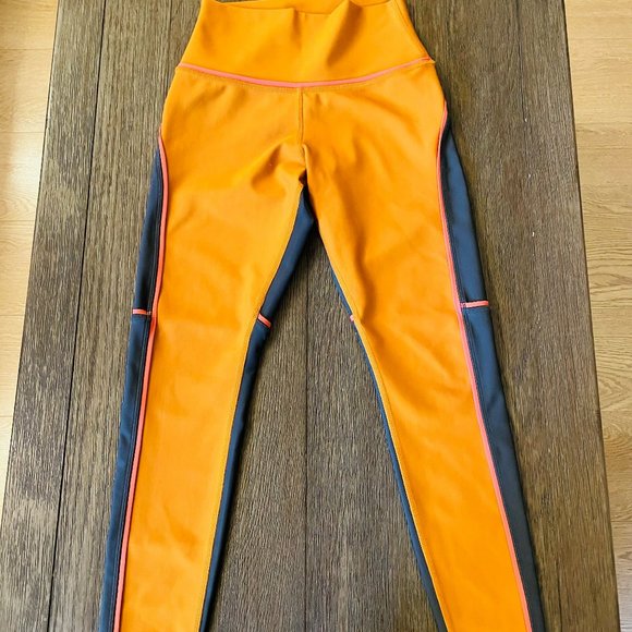 Alo Airlift 7/8 Leggings - Picture 3 of 5